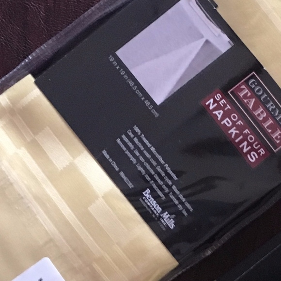 NEW IN PACKAGE Cloth Table Napkins - 2 sets of 4 - Picture 5 of 5